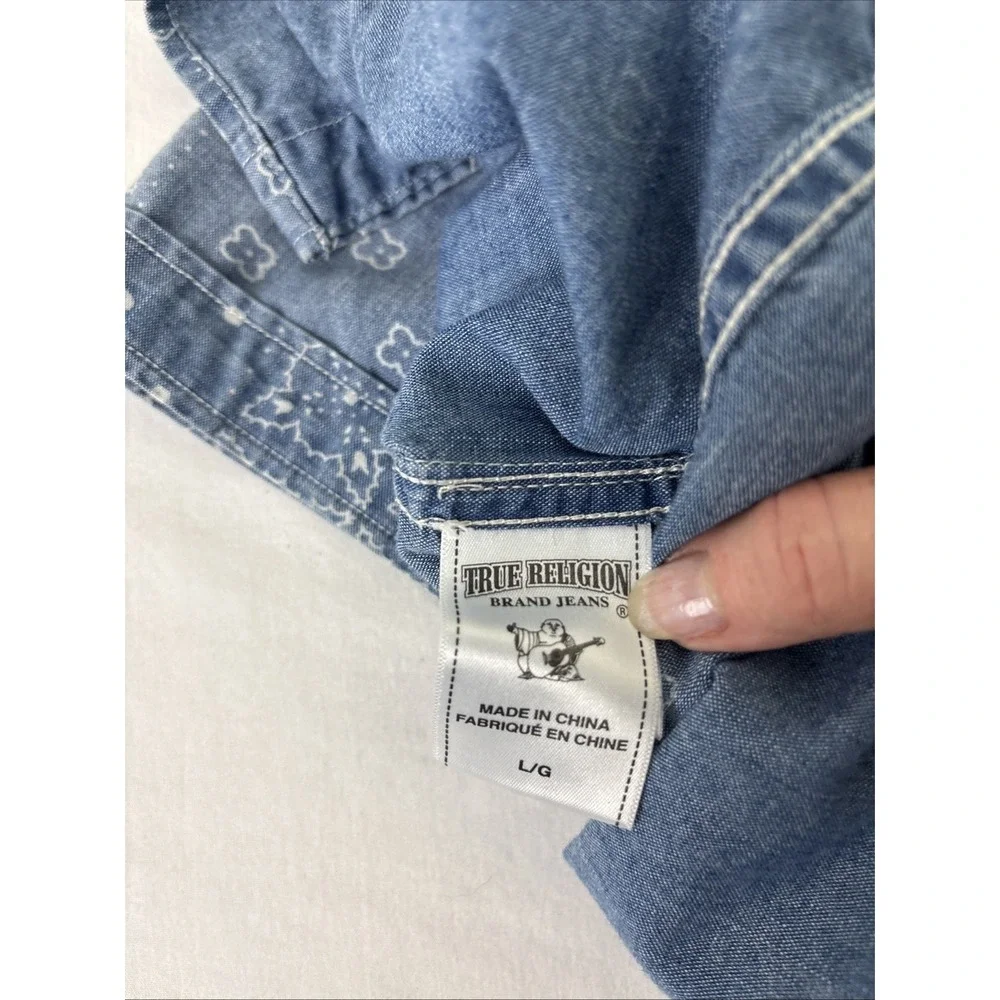 True Religion Chambray Bandana Button Down Shirt Mens Medium Blue Logo Pocket